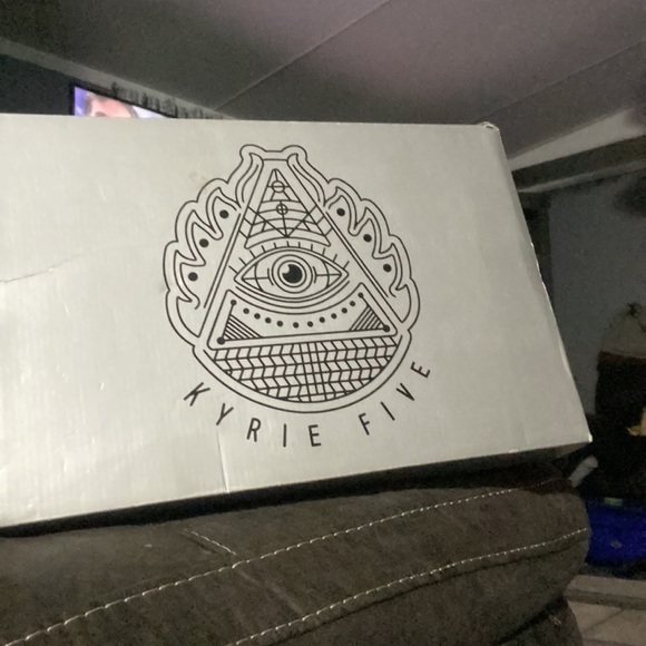 Kyrie Irving’s- First reasonable offer gets them‼️‼️‼️‼️‼️ - Picture 7 of 7